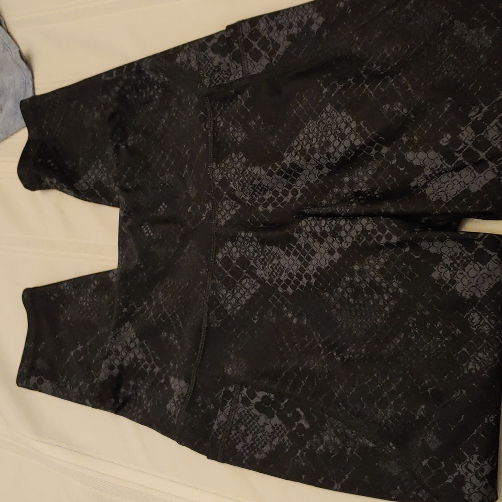 Snake leggings